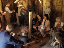 奈良時代住居にてお茶のふるまい