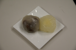 桃と餡子の水まんじゅう（上から見た図）