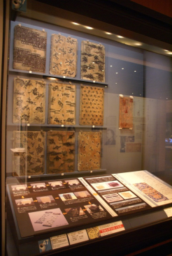 出雲藍板締め版木・京紅板締め版木（常設展 総合展示室）