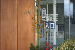 東入口
