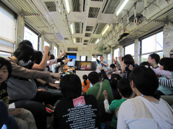 電車内の様子2