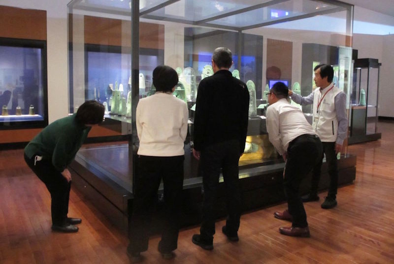 展示ガイドの様子