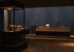 大航海時代・ヨーロッパに姿を現した荘厳な銀空間コーナー　展示風景